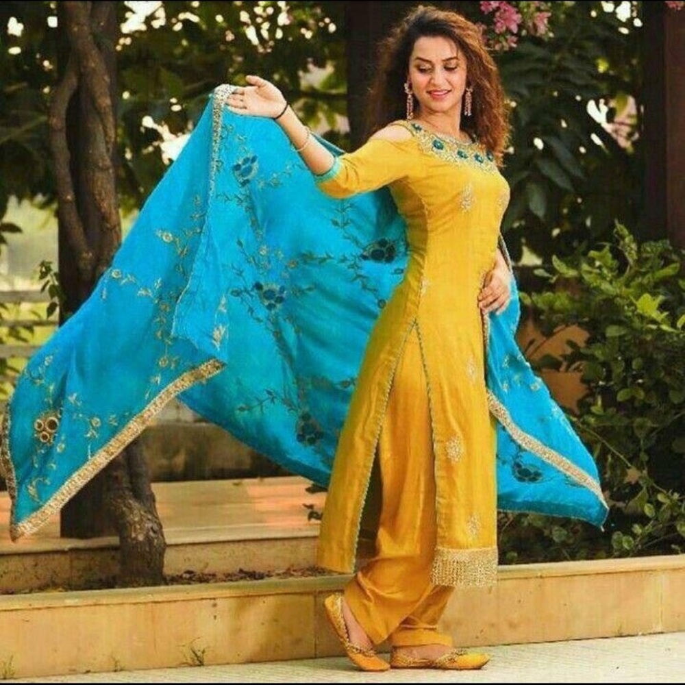 Indian/Pakistani outfit